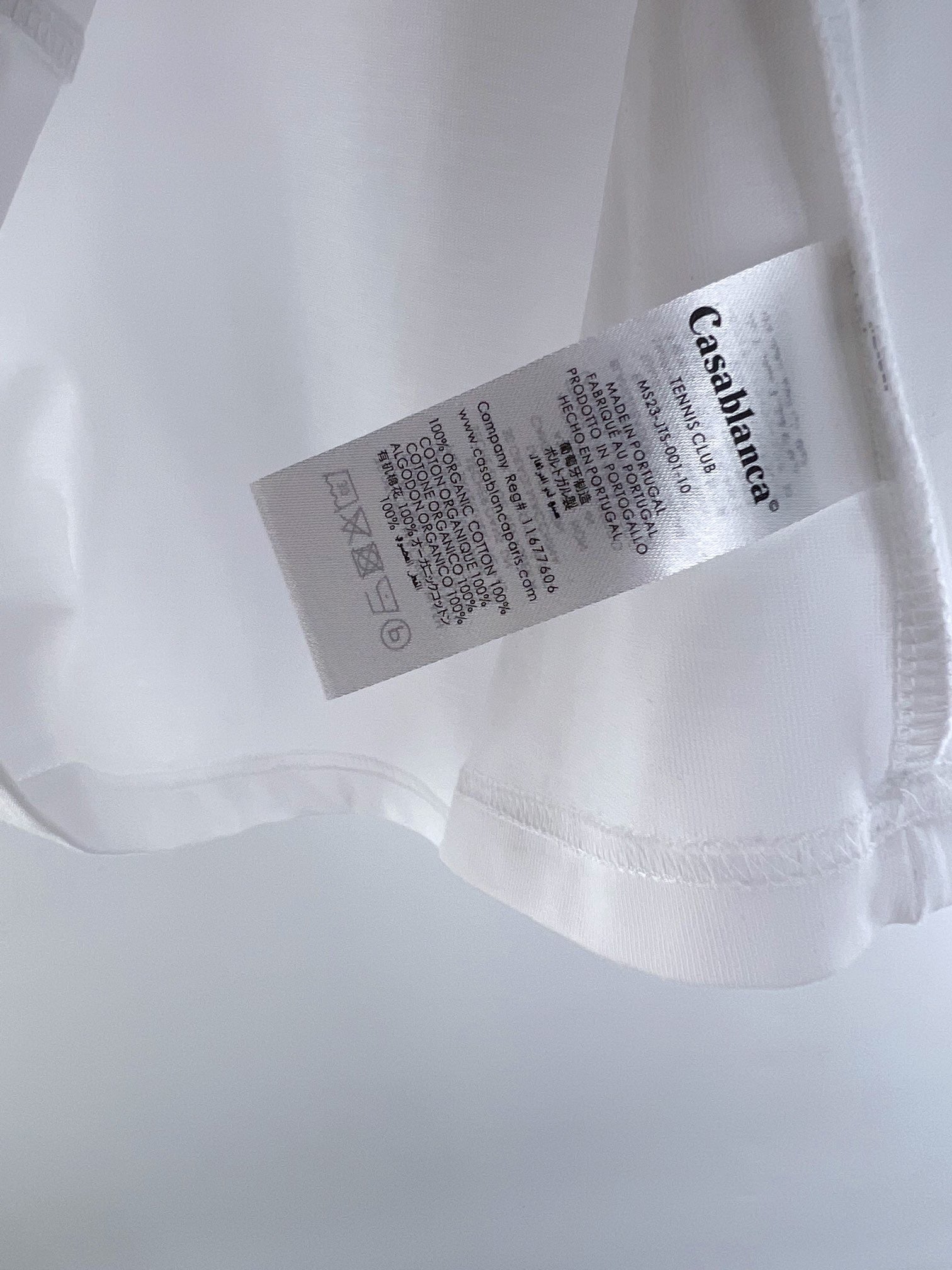 Schwarz-weißes T-Shirt