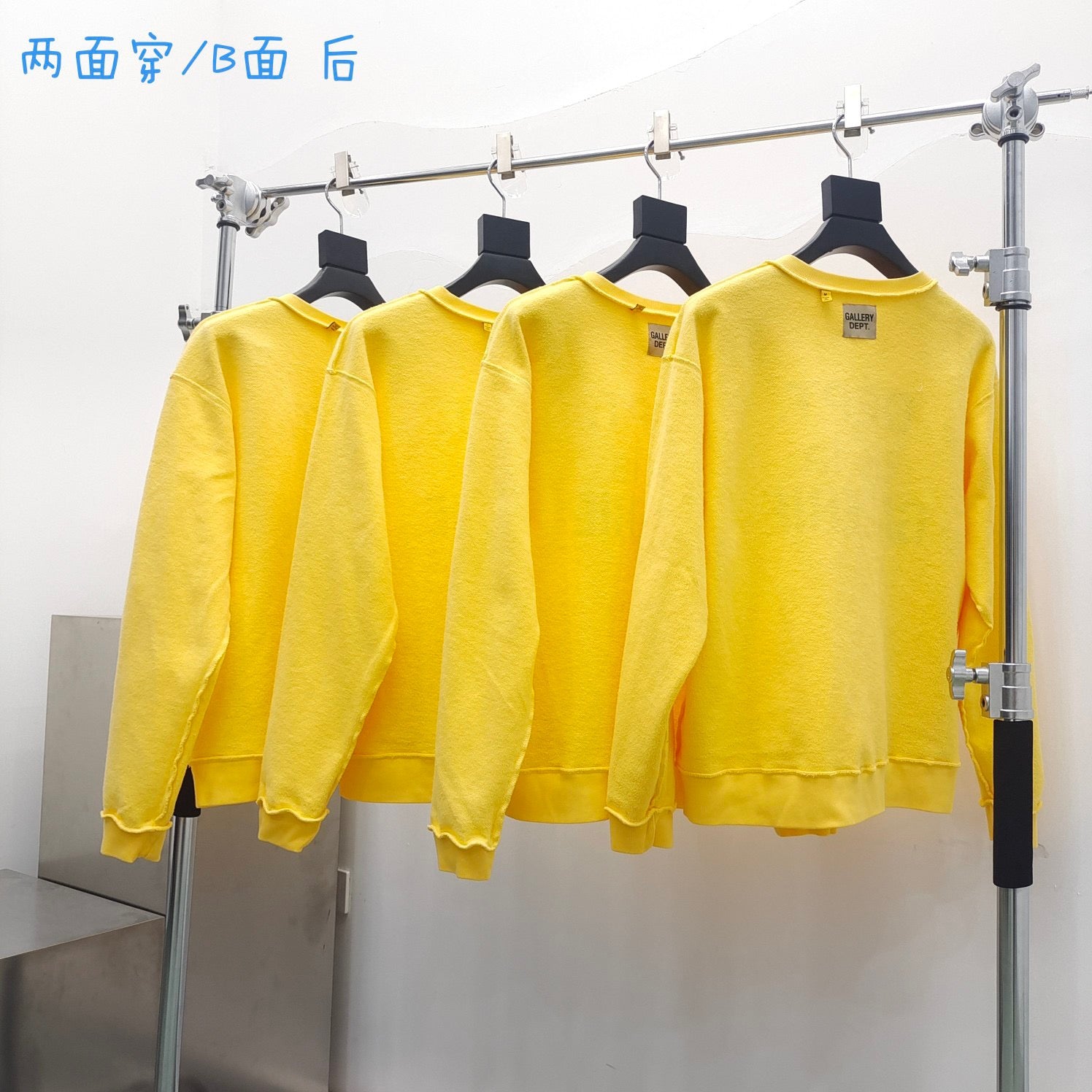 Gelbes Sweatshirt
