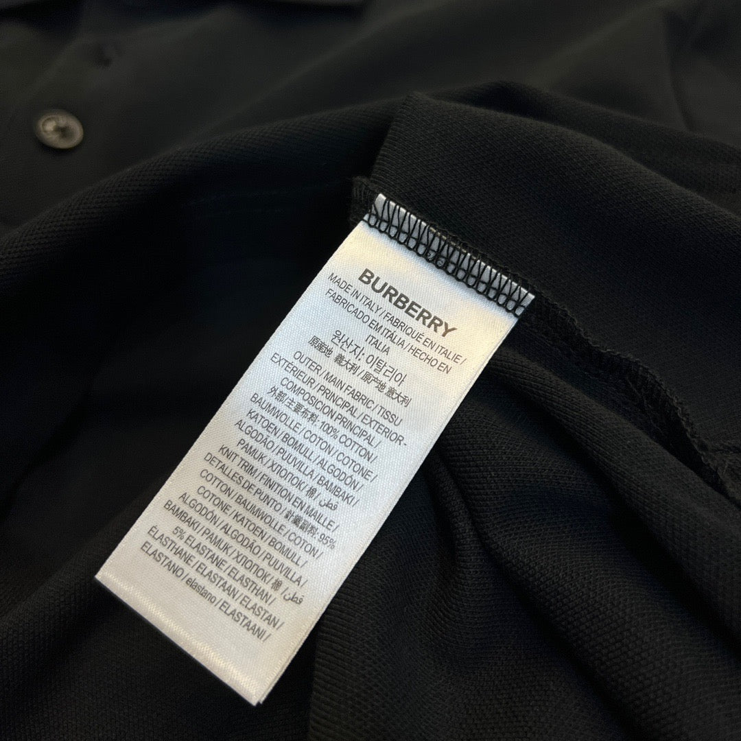 schwarzes und weißes Poloshirt