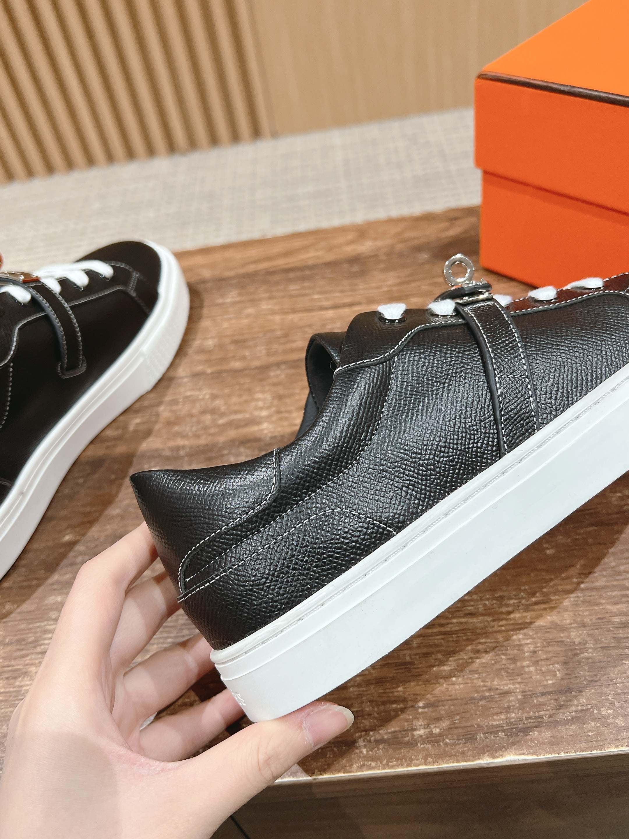 Mehrfarbige Schuhe