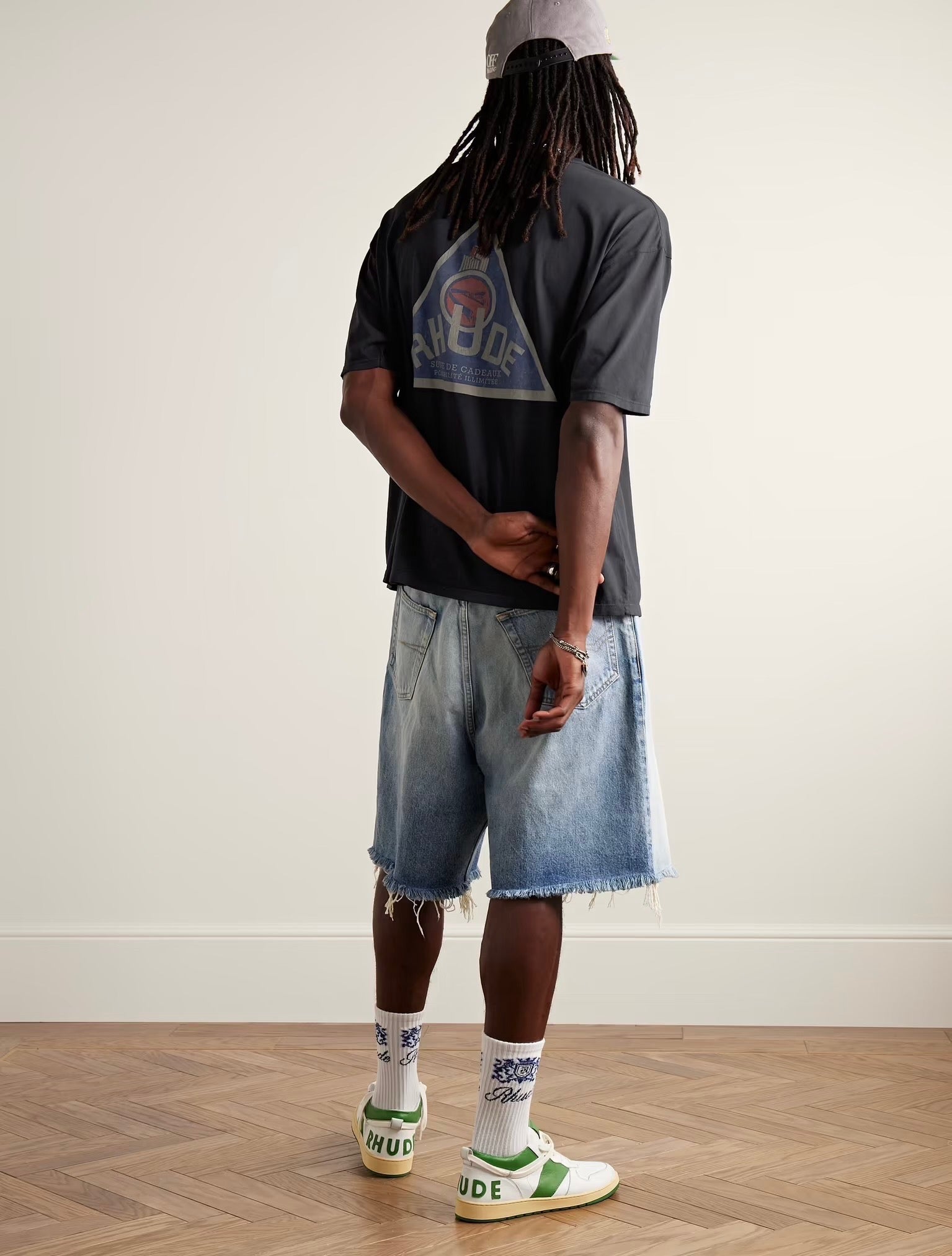 Black T-shirt - FashionHype.xyz