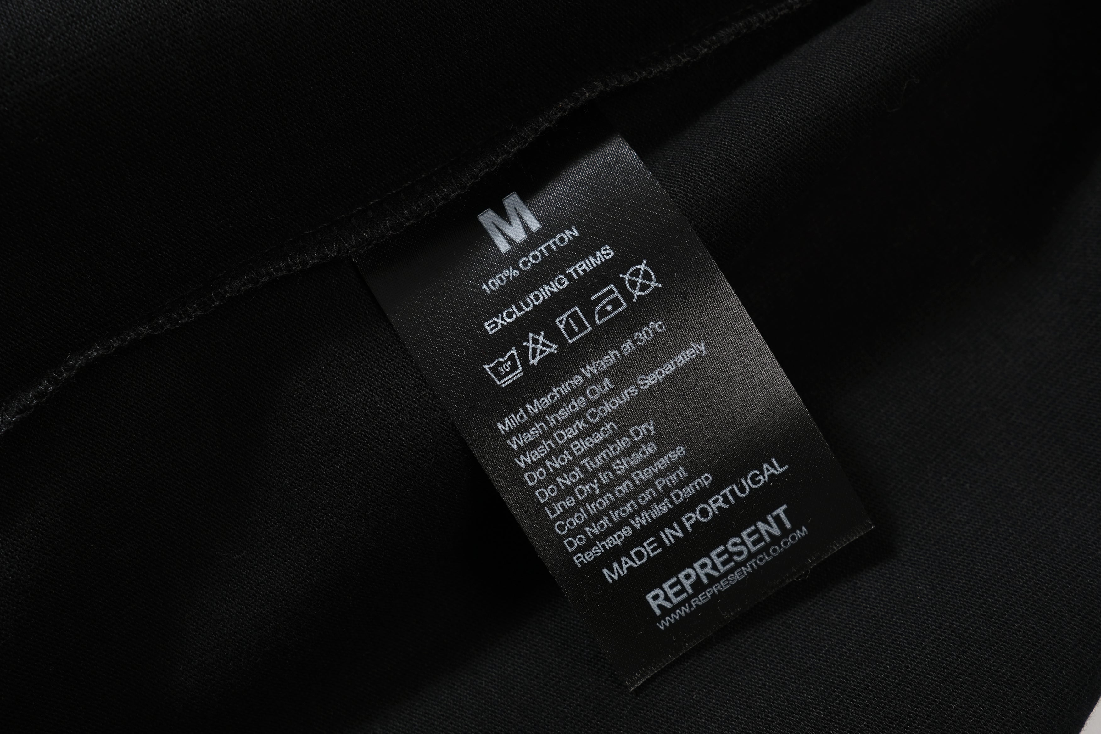 Schwarzes T-Shirt