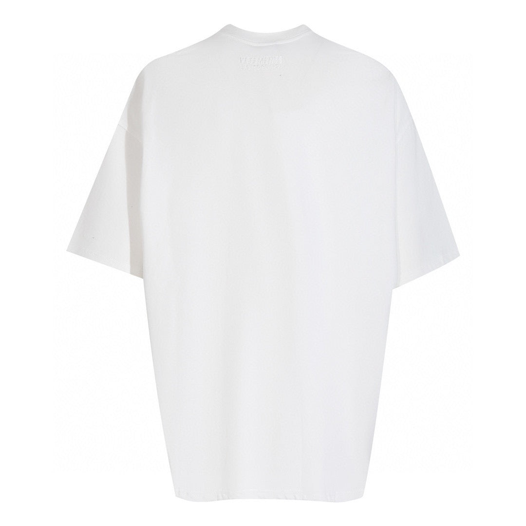 Schwarzes, weißes und lila T-Shirt