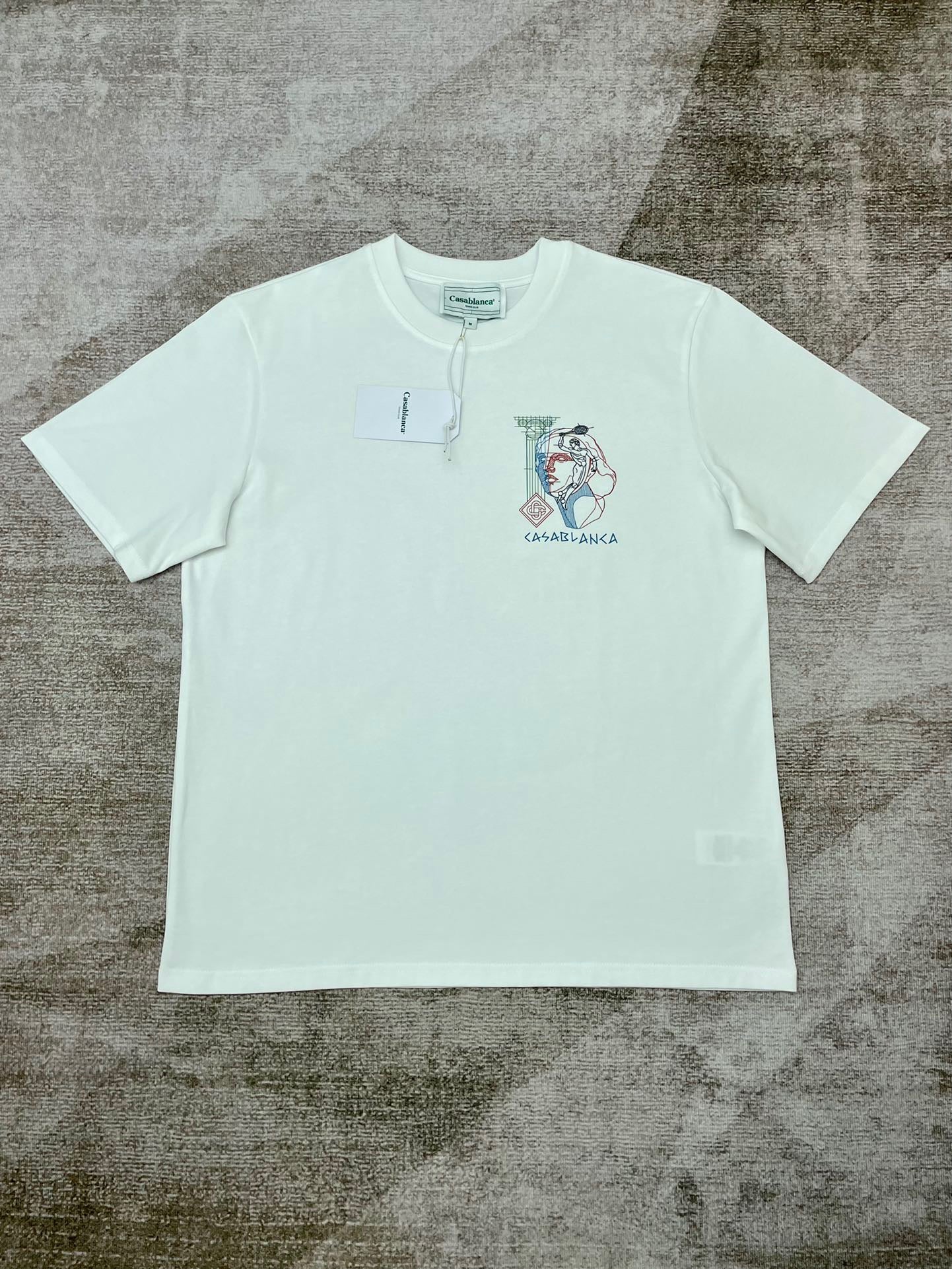 Schwarz-weißes T-Shirt