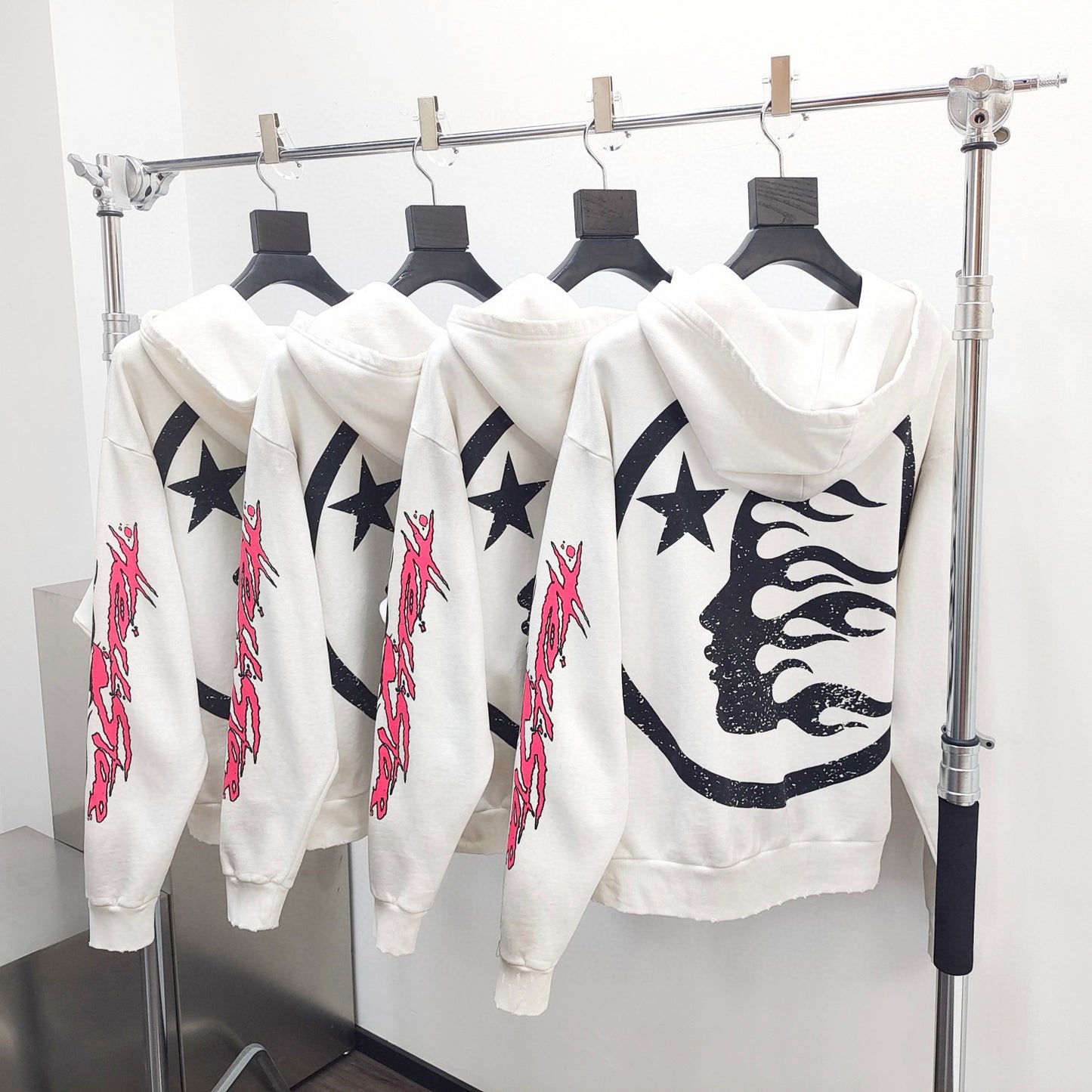 Sudadera con capucha blanca