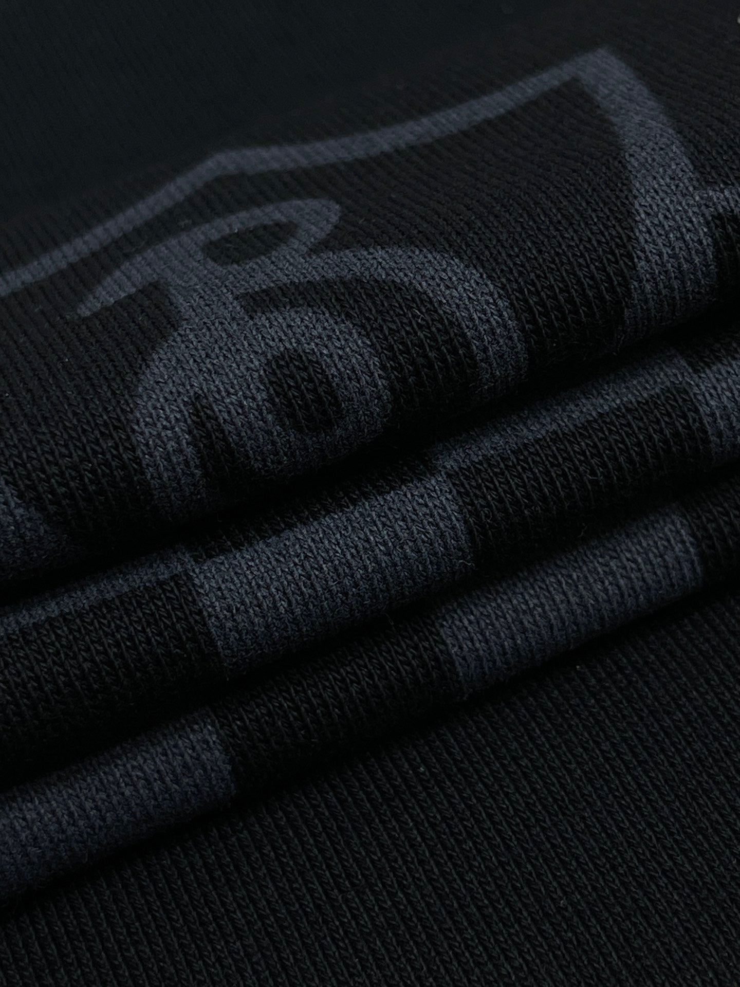 Schwarzes Trikot