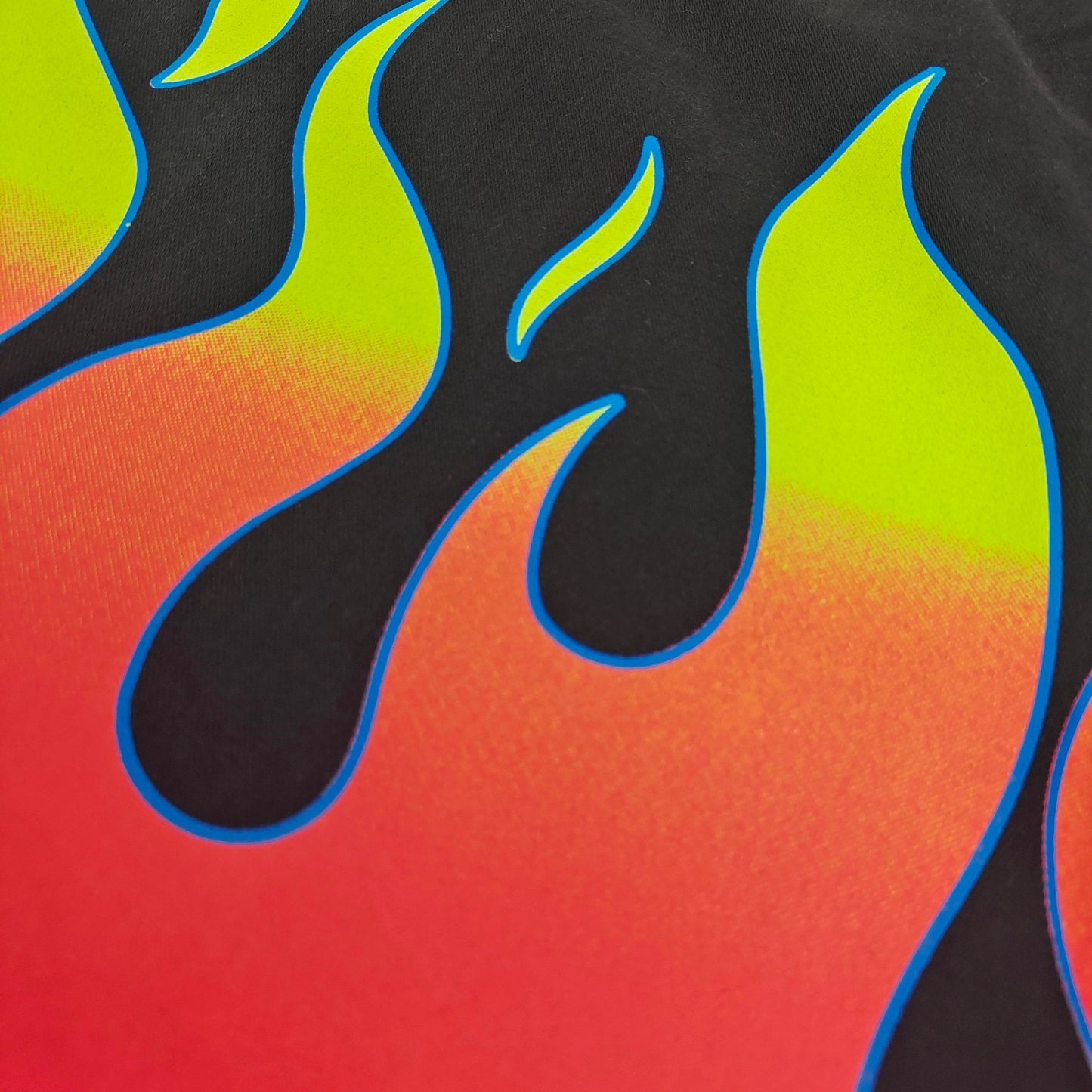 قميص متعدد الألوان