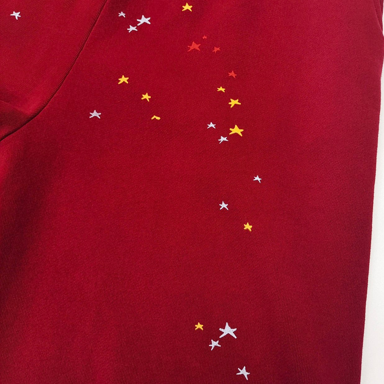 Grüne und rote Hose