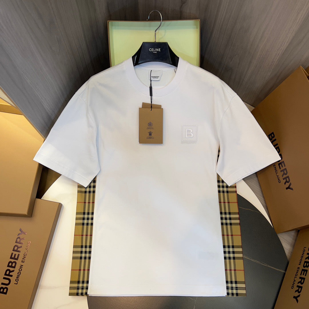 Schwarz-weißes T-Shirt