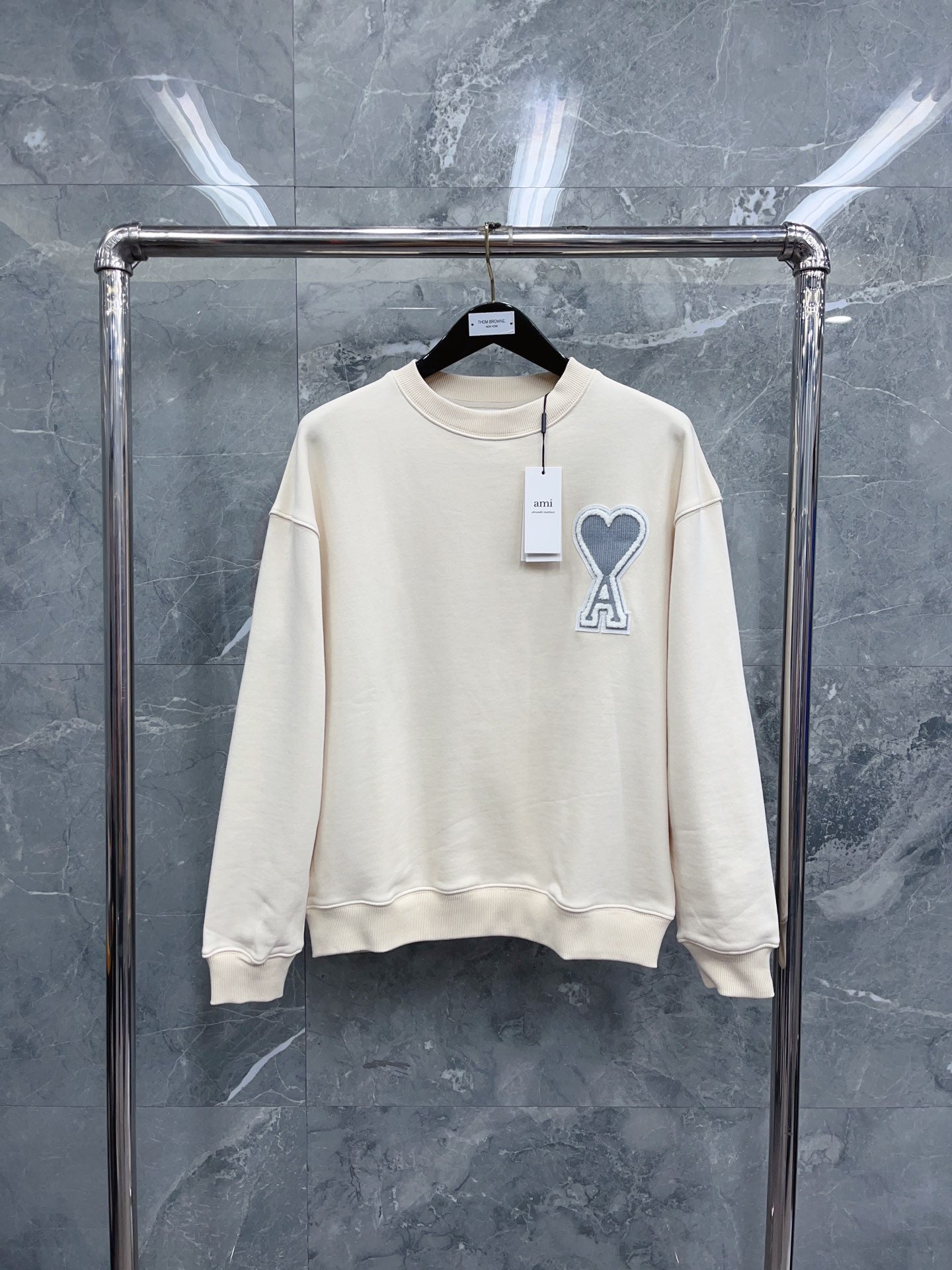 Jersey negro, gris y blanco