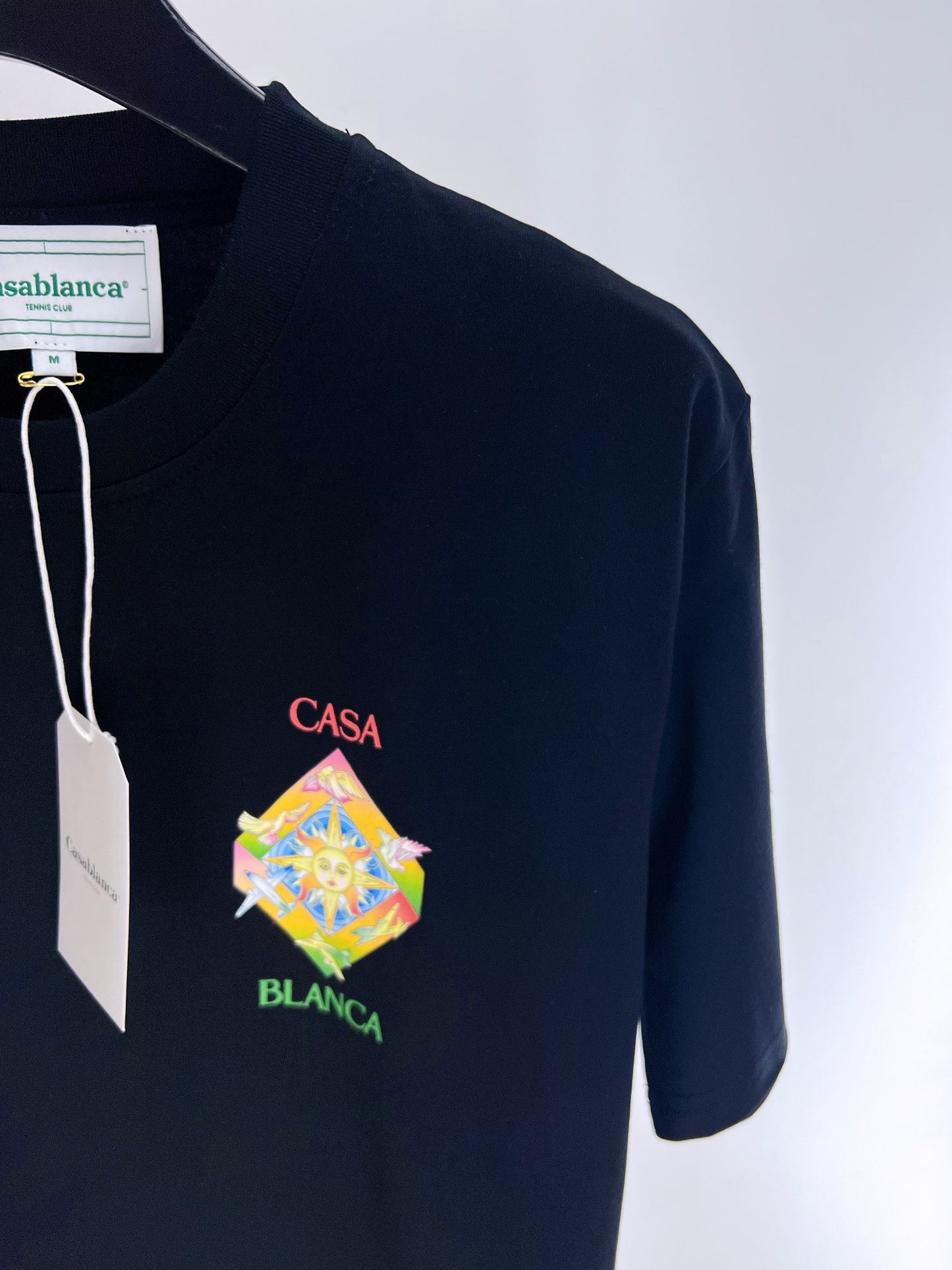 Camiseta azul y blanca