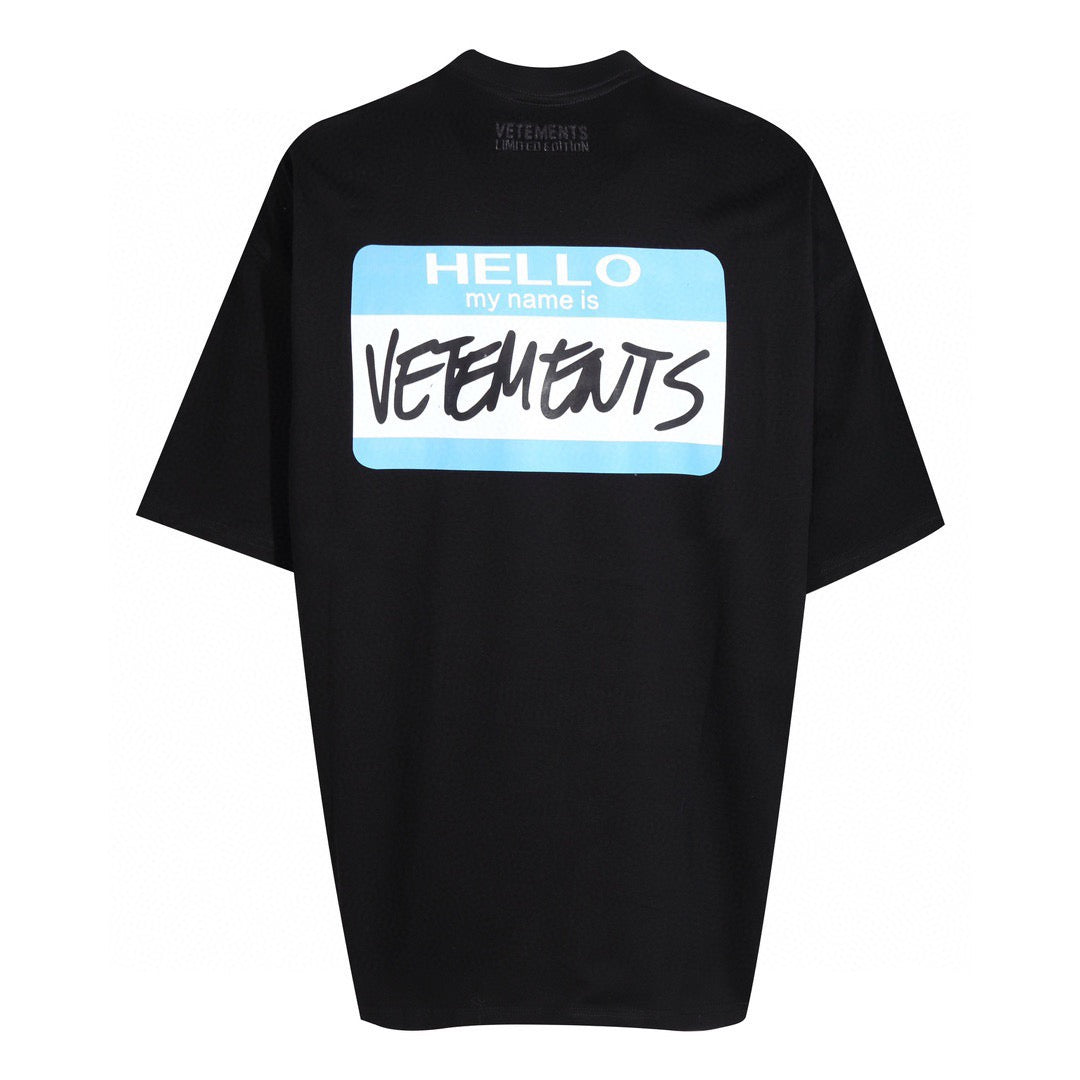 Schwarz-weißes T-Shirt