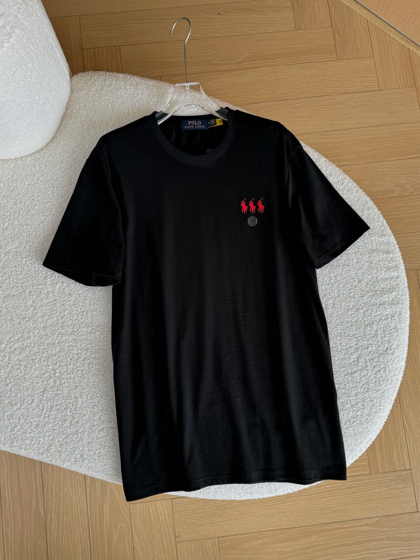 تي شيرت متعدد الألوان