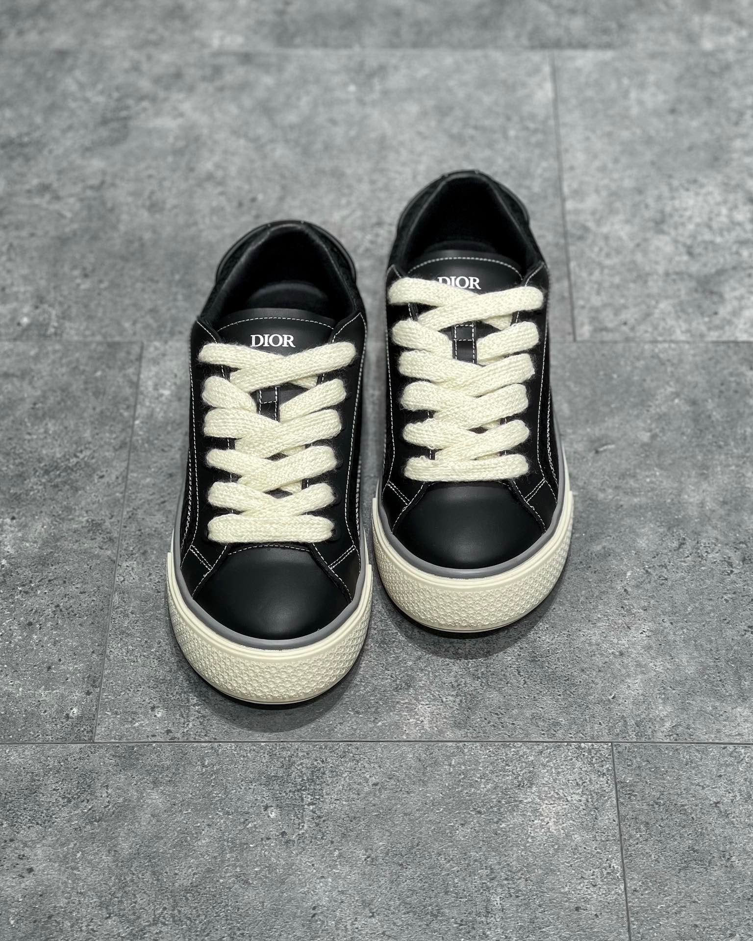 Mehrfarbige Schuhe