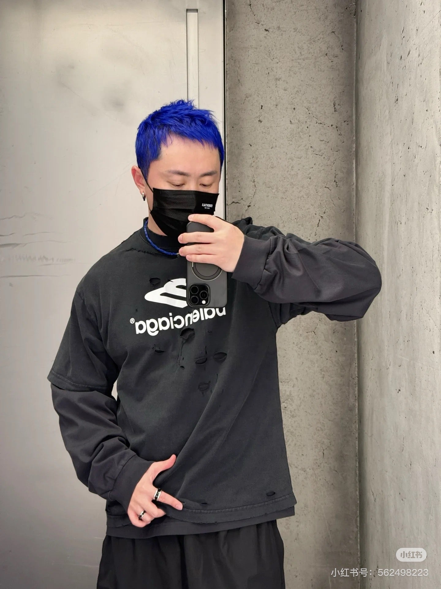 Dunkelschwarzes T-Shirt