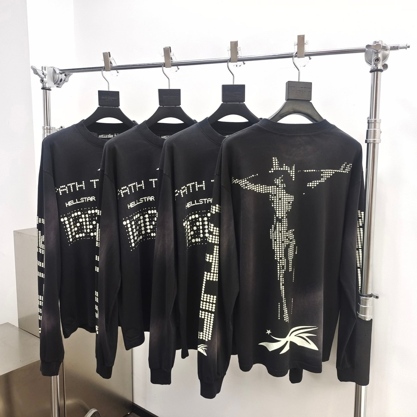 سويت شيرت أسود غامق