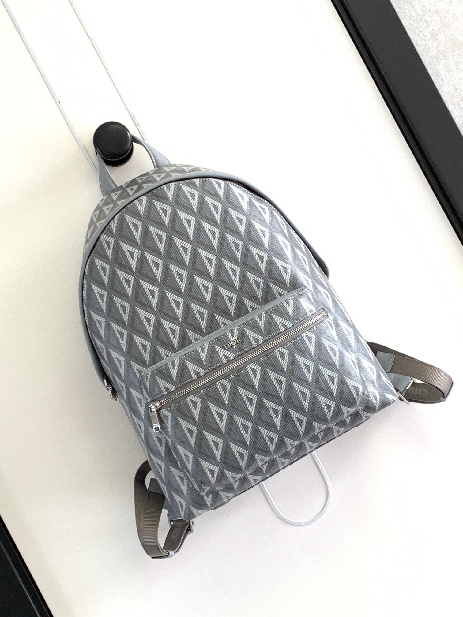 Schwarze und graue Tasche