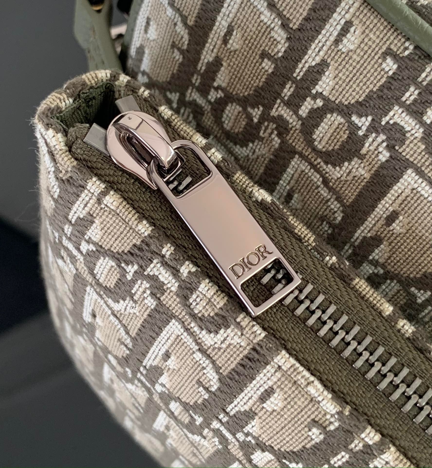 Khaki Tasche