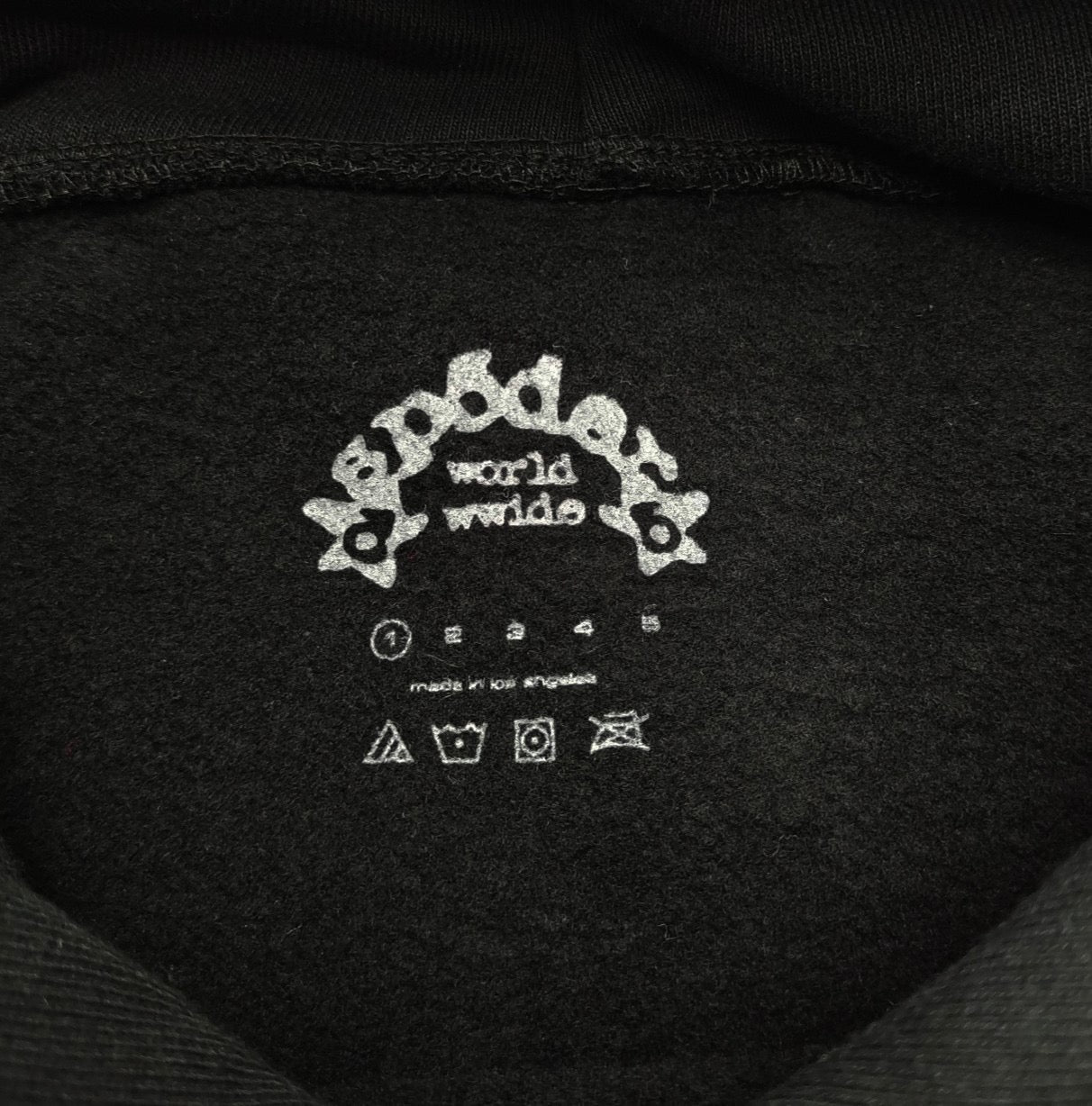 Schwarzer Hoodie