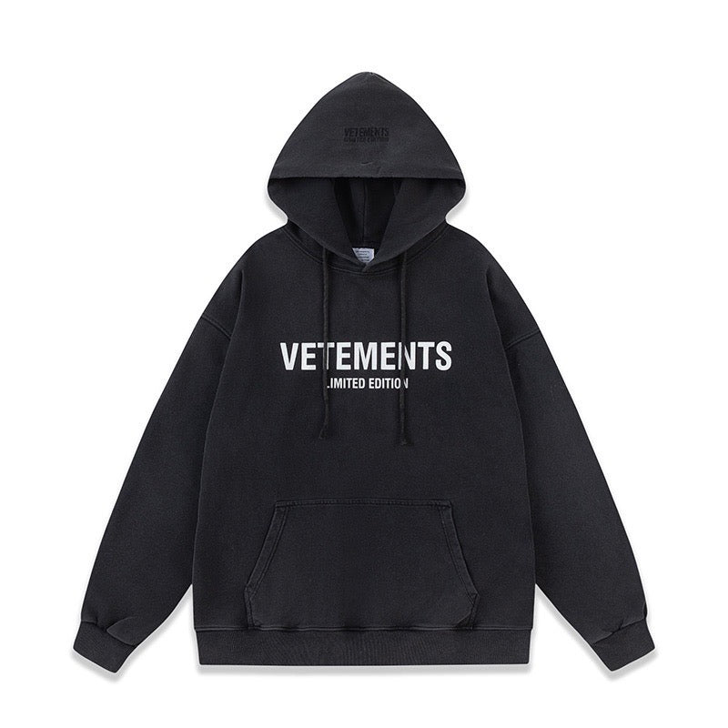 Schwarzer Hoodie