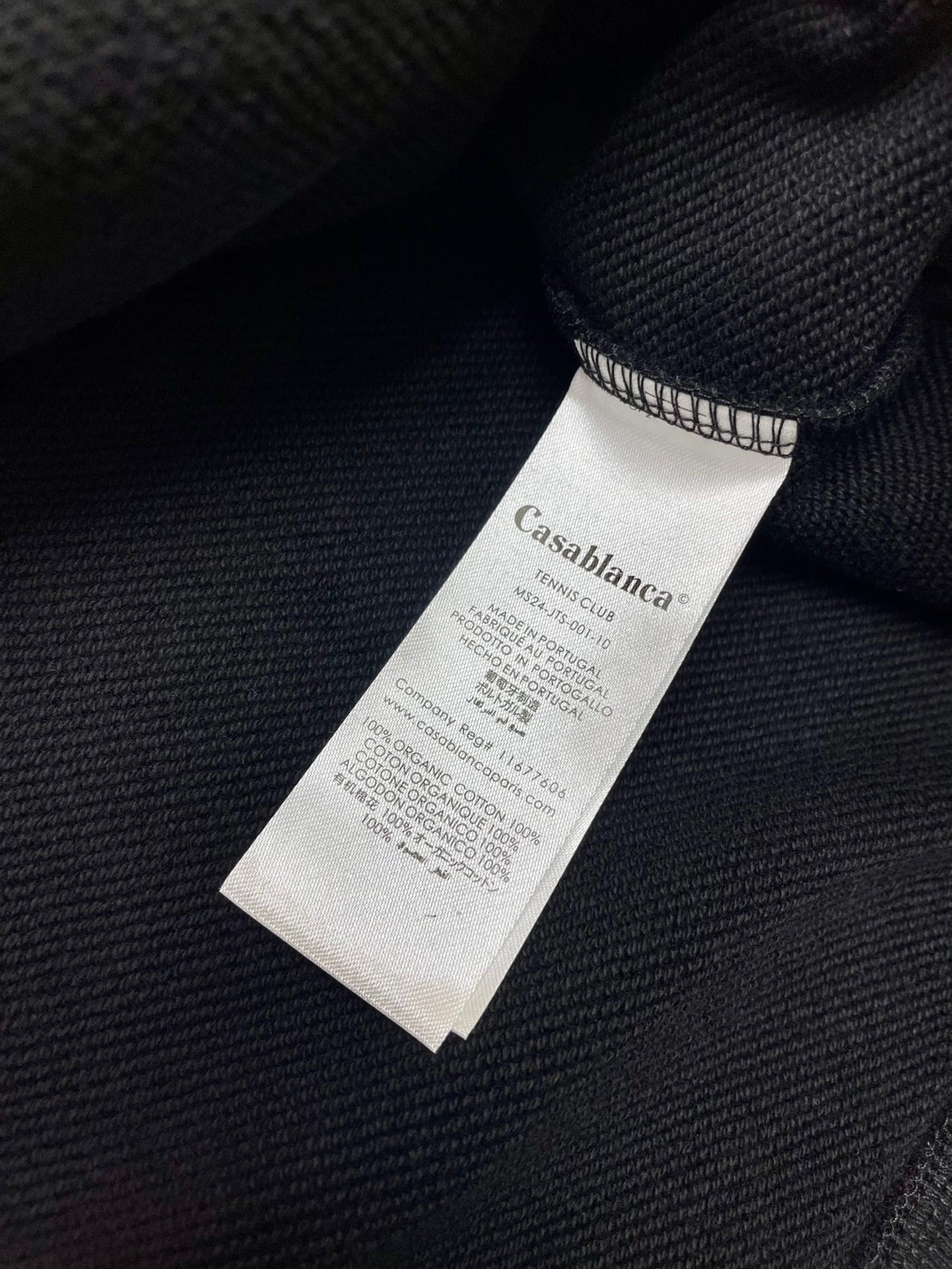 Schwarz-weißer Kapuzenpullover
