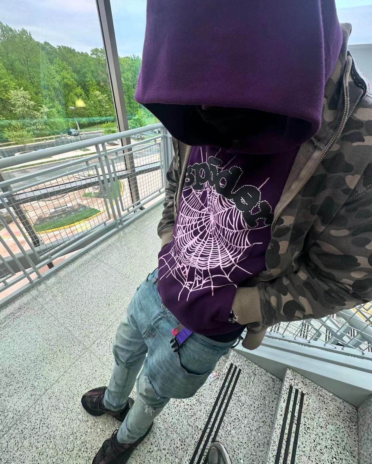 Lila Kapuzenpullover