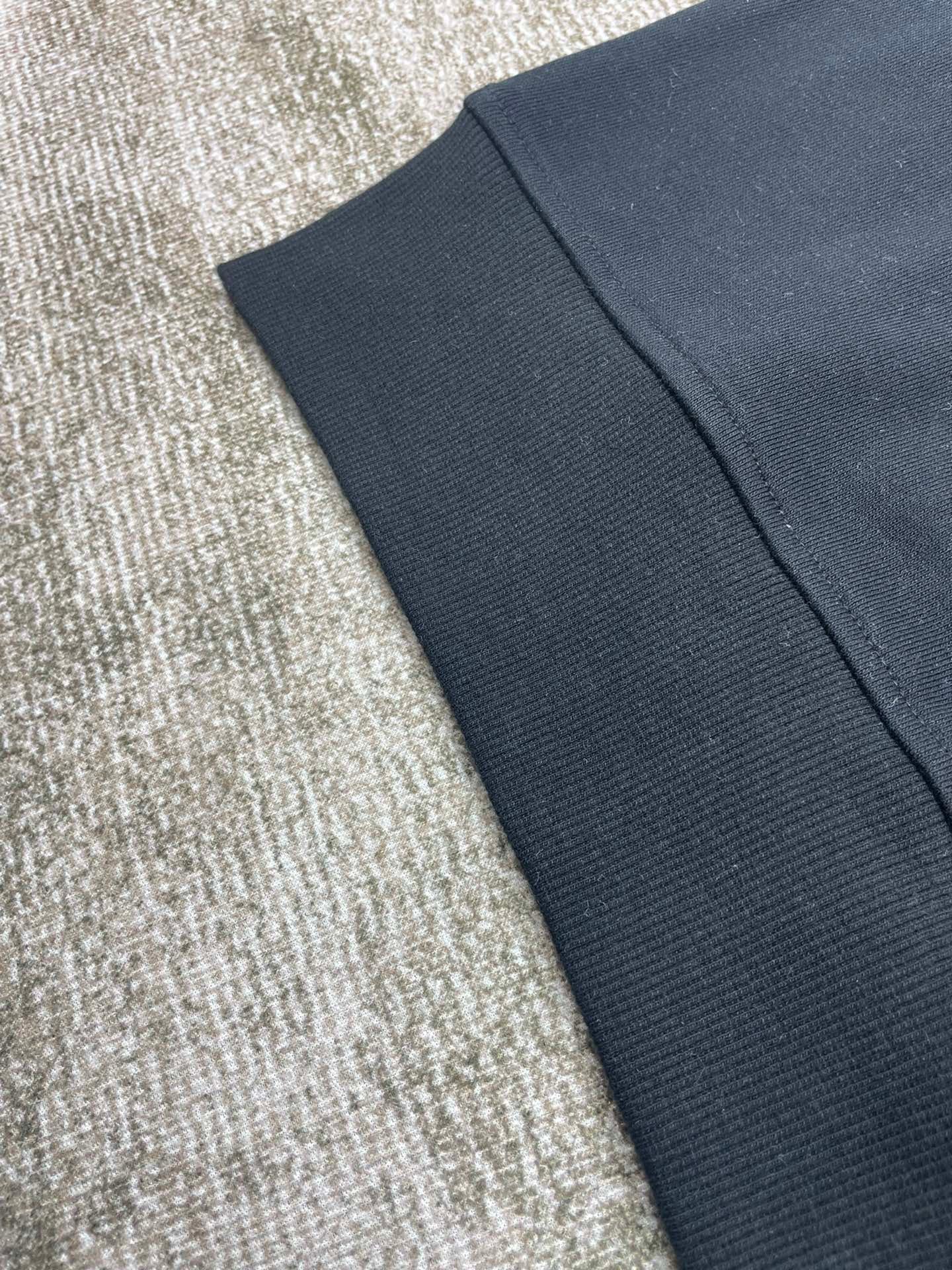 Black Sweatshirt - FashionHype.xyz