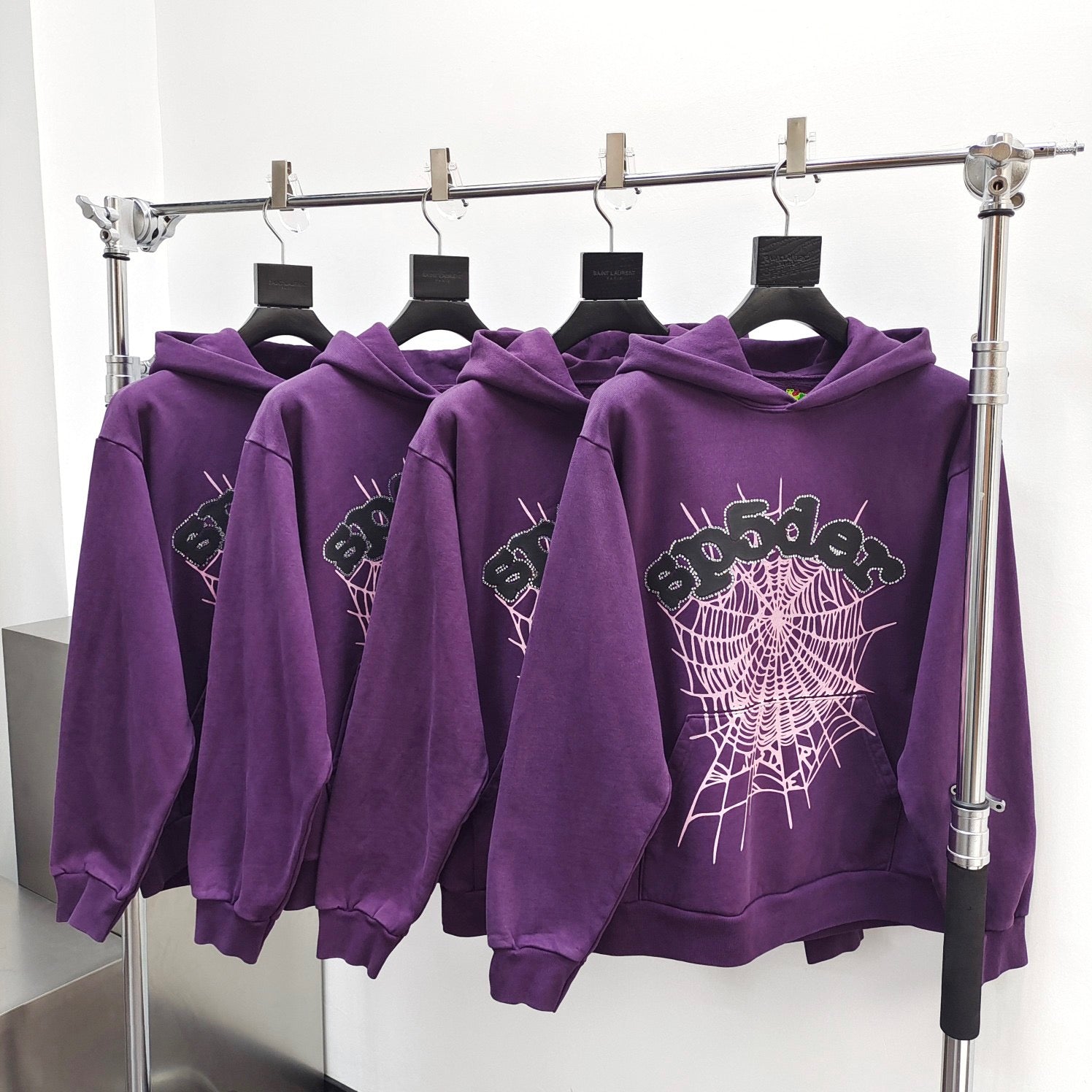 Lila Kapuzenpullover