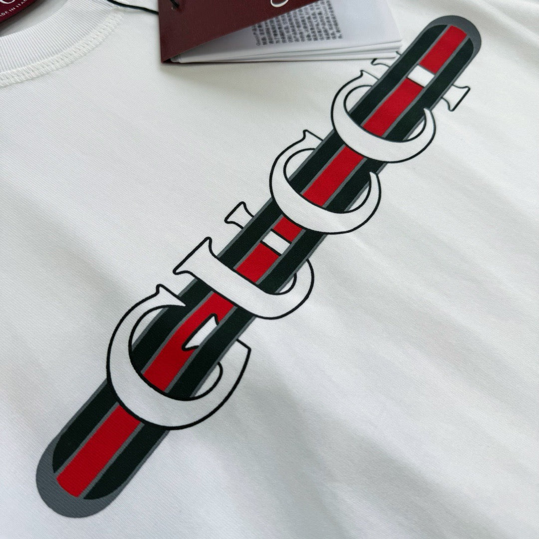 weißes T-Shirt