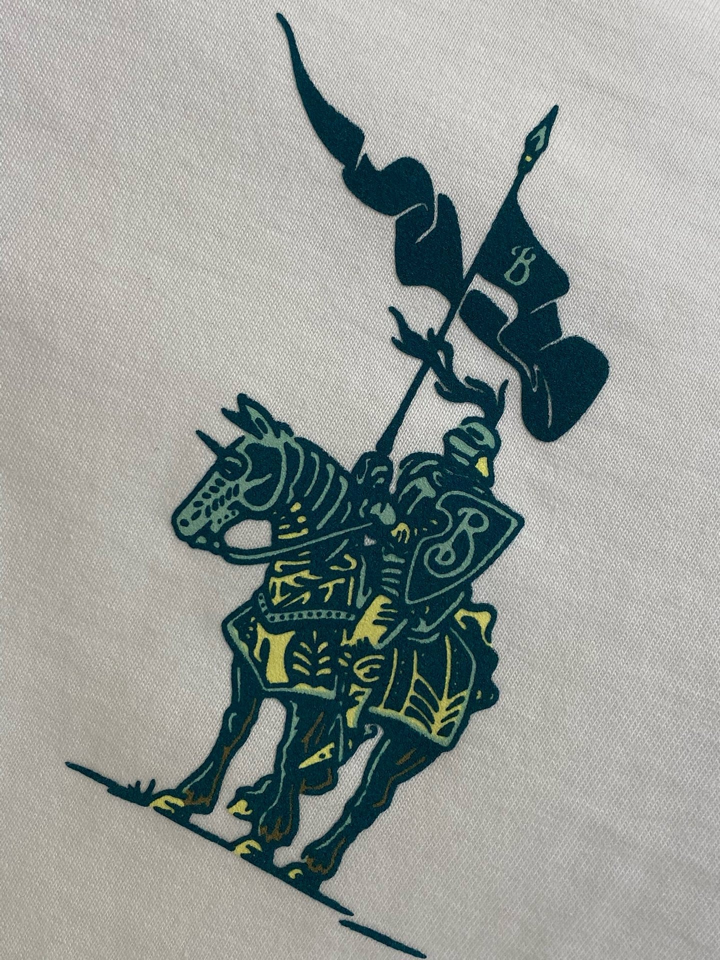 Grün-weißes T-Shirt