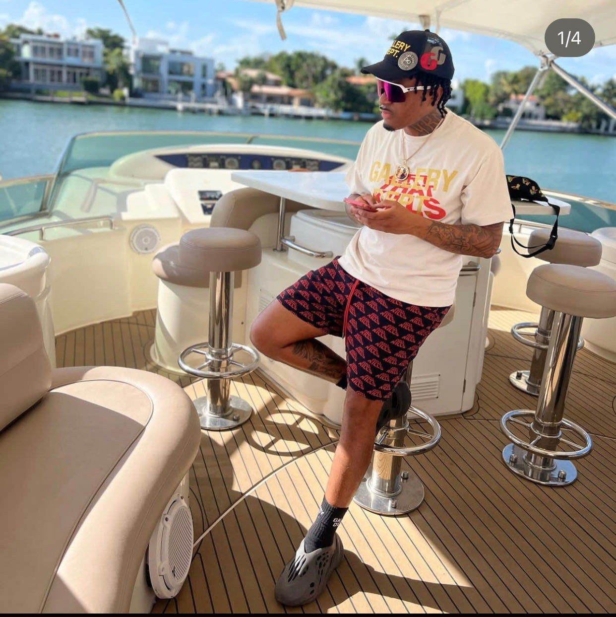 تي شيرت أبيض