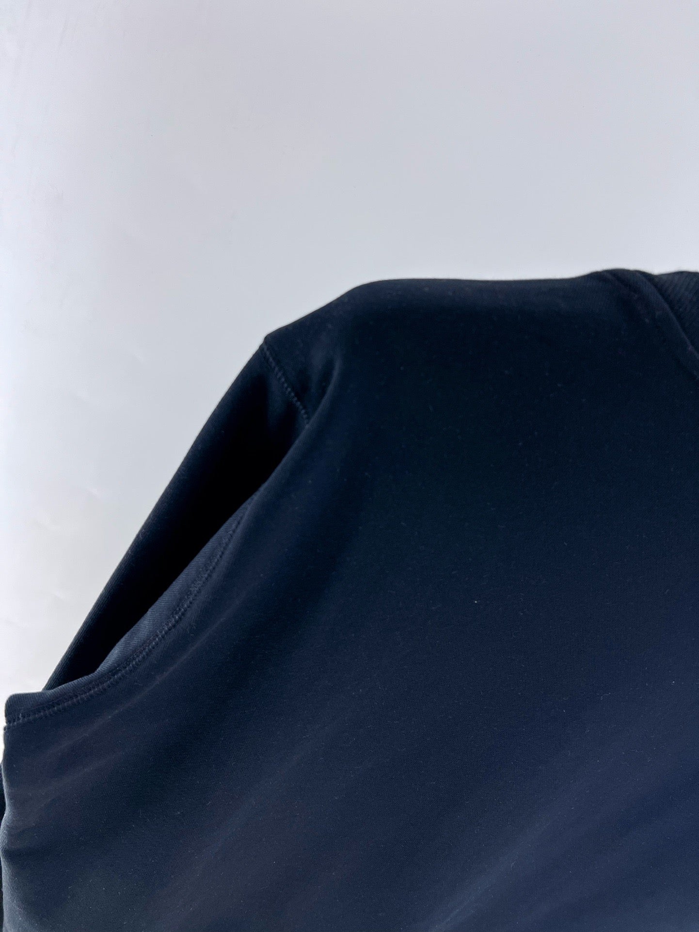 Schwarz-weißes Sweatshirt