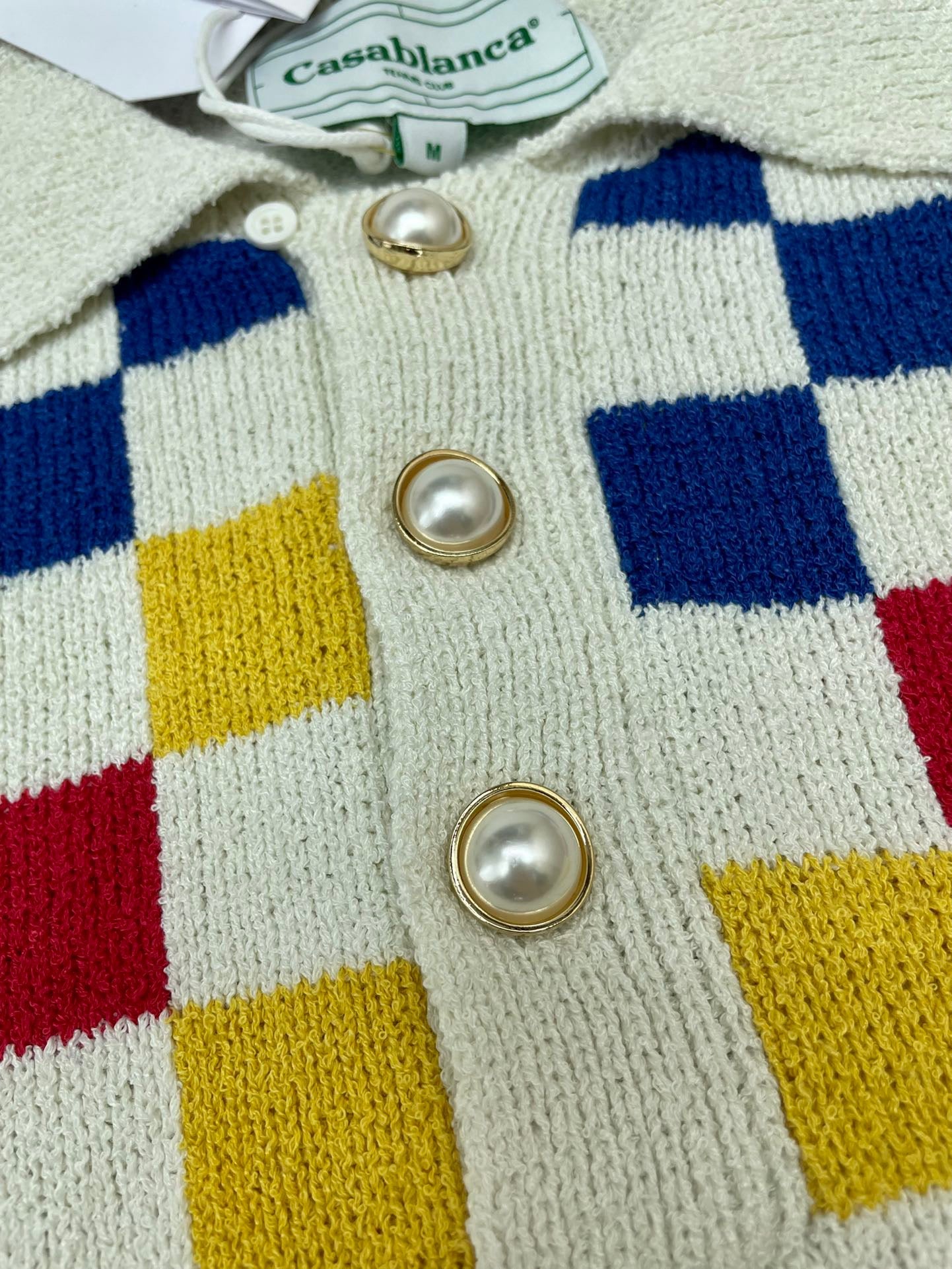 قميص متعدد الألوان