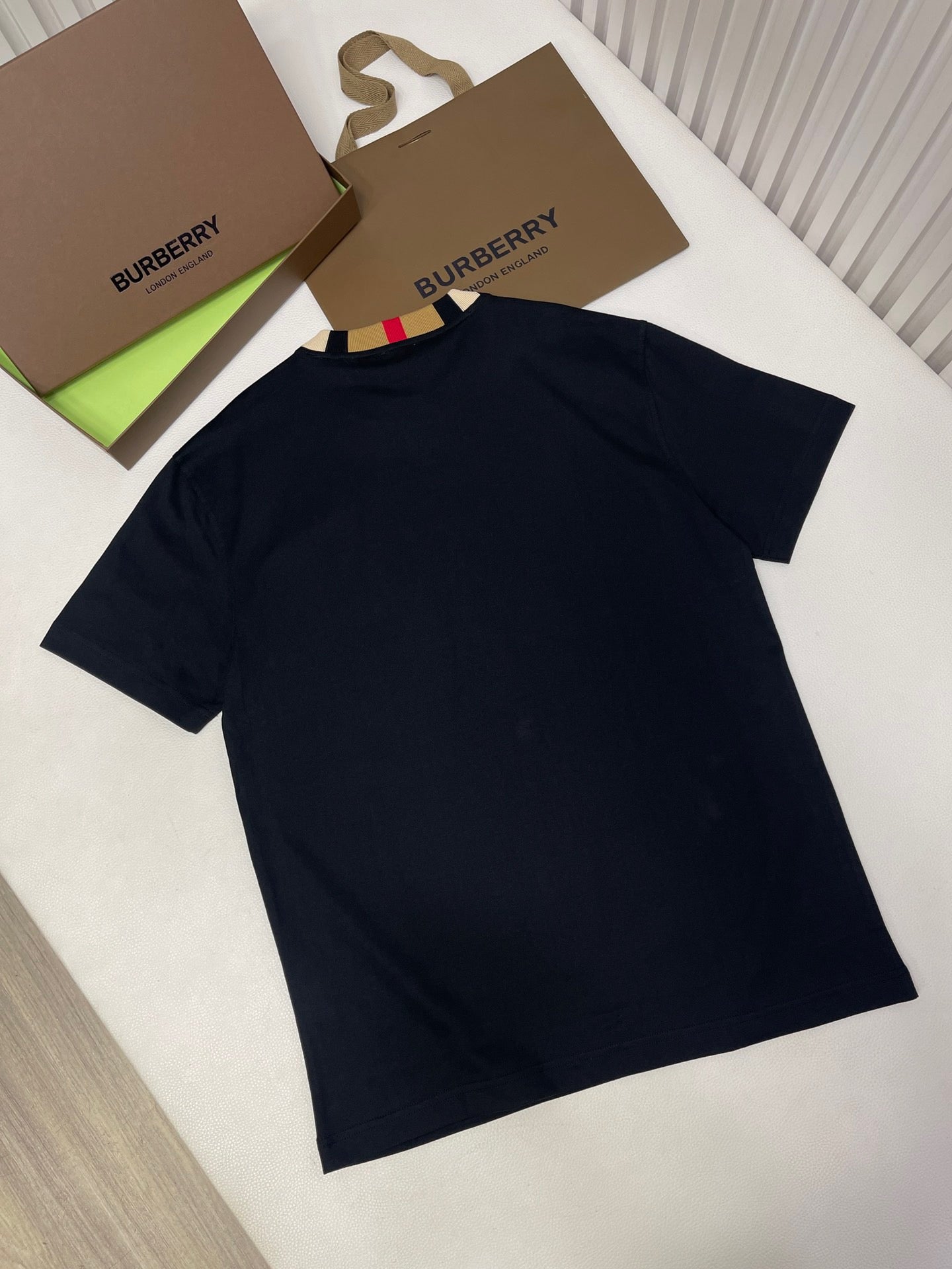Black and White T-shirt - FashionHype.xyz