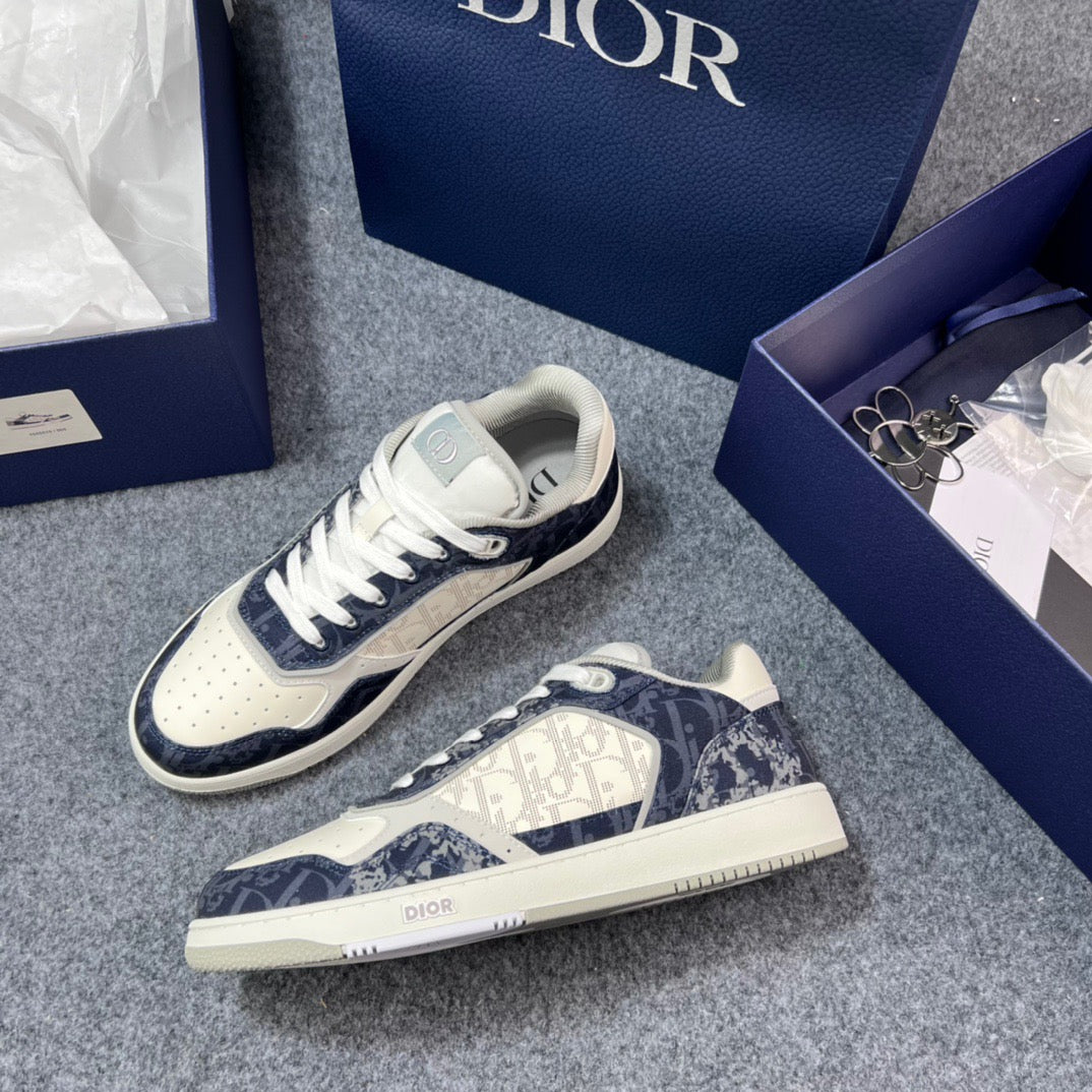 حذاء أبيض أزرق