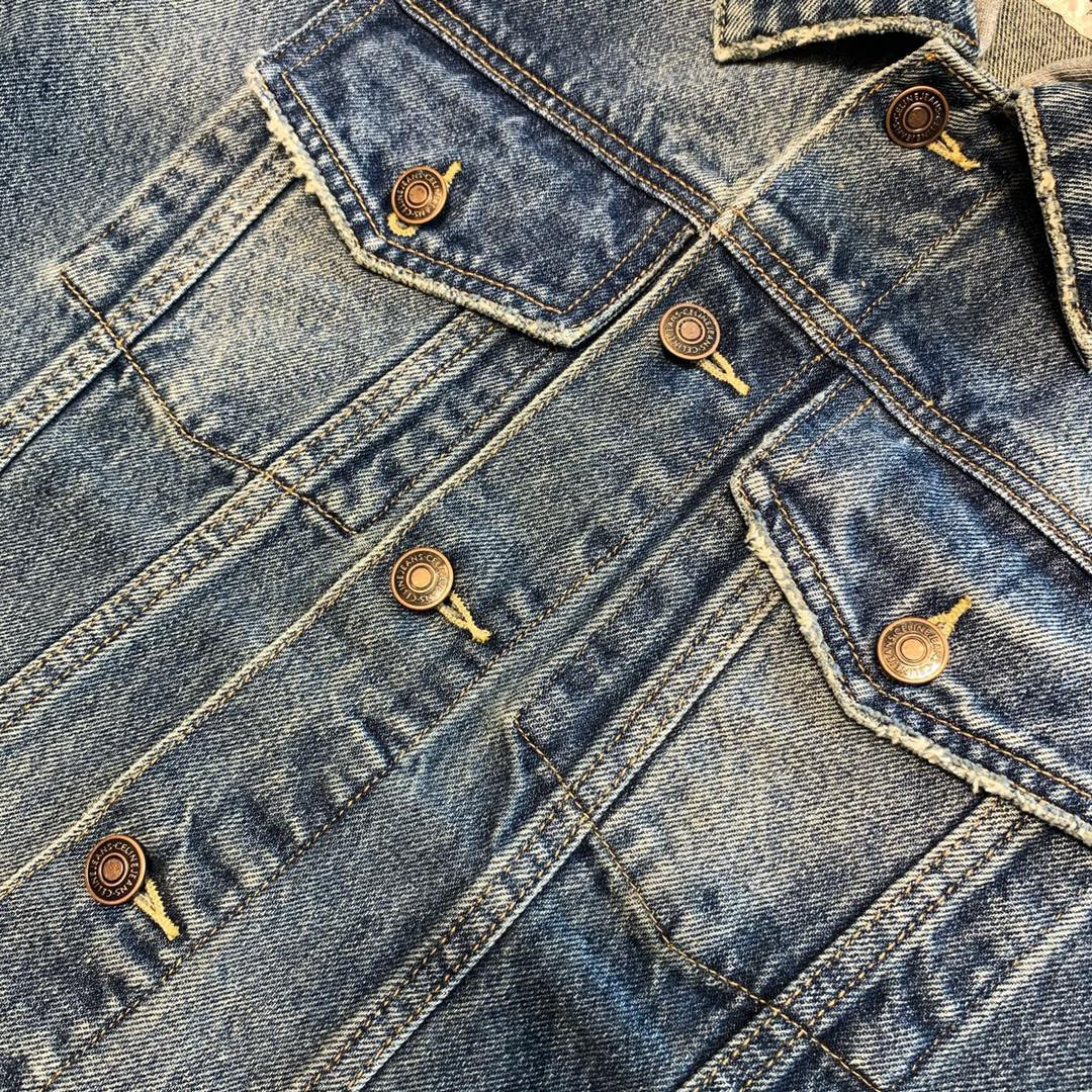 سترة سوداء داكنة وزرقاء داكنة