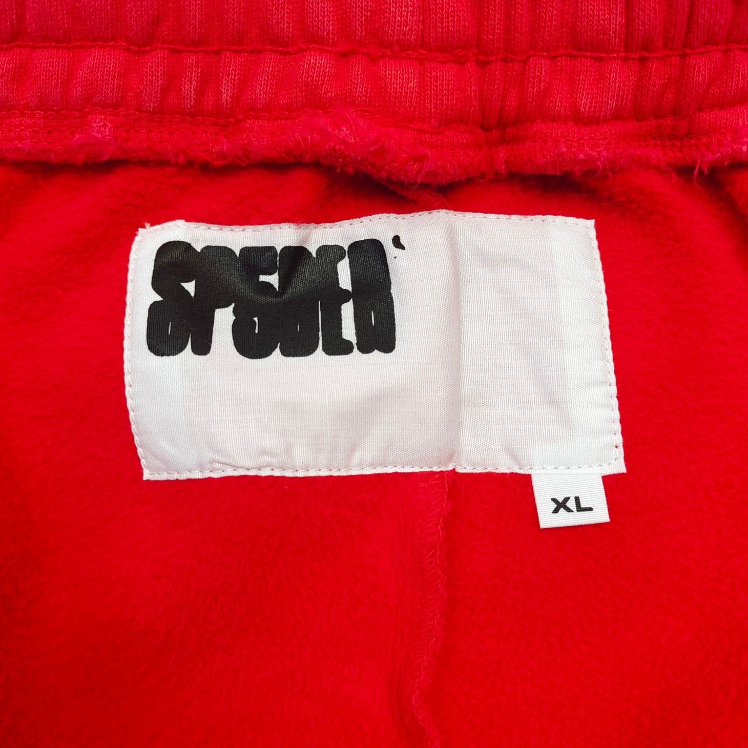 Rote Shorts