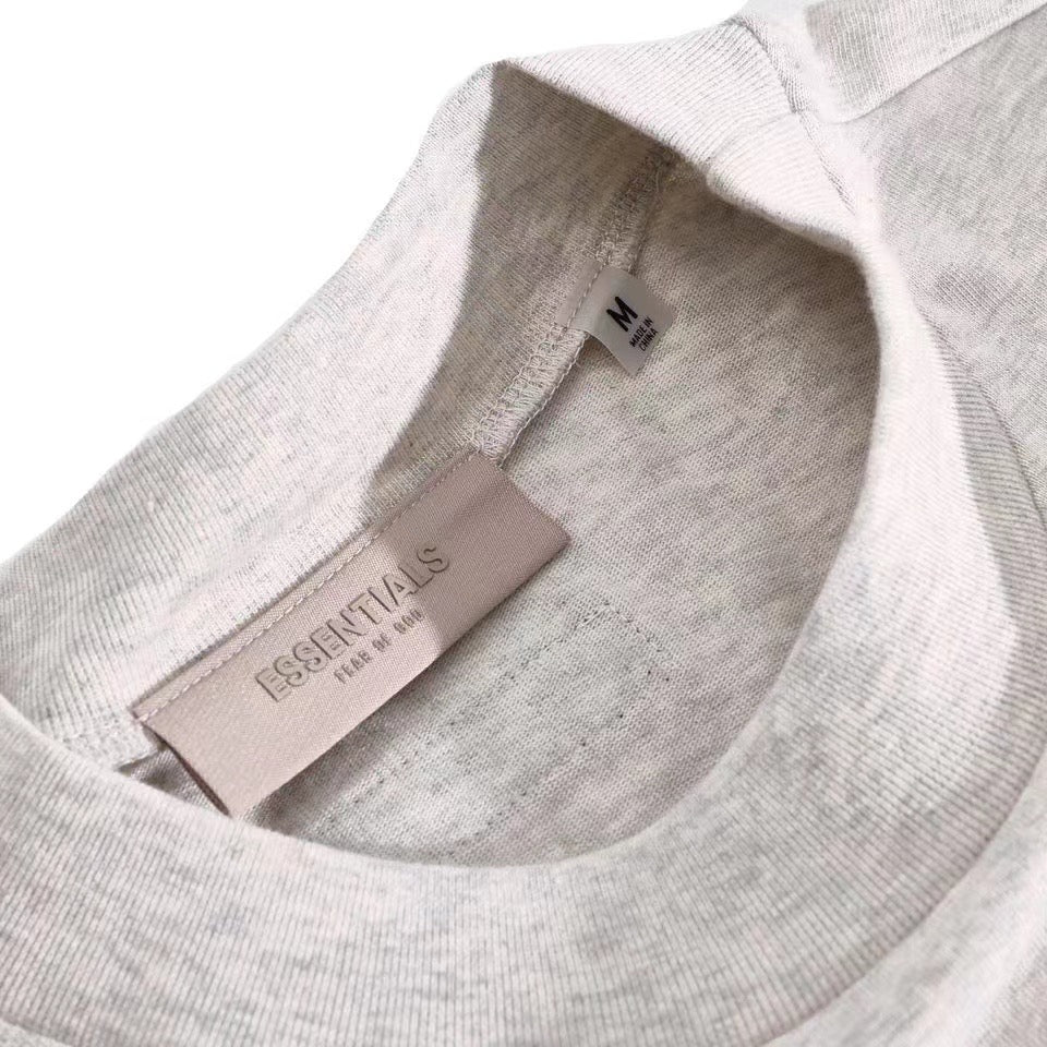 Camiseta gris claro, gris oscuro y negra