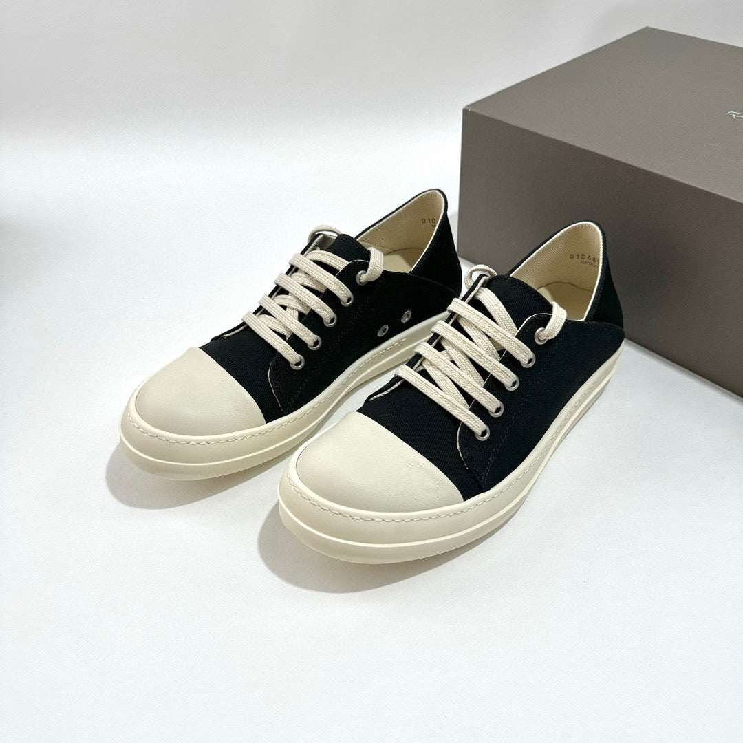 Schwarz-weiße Schuhe