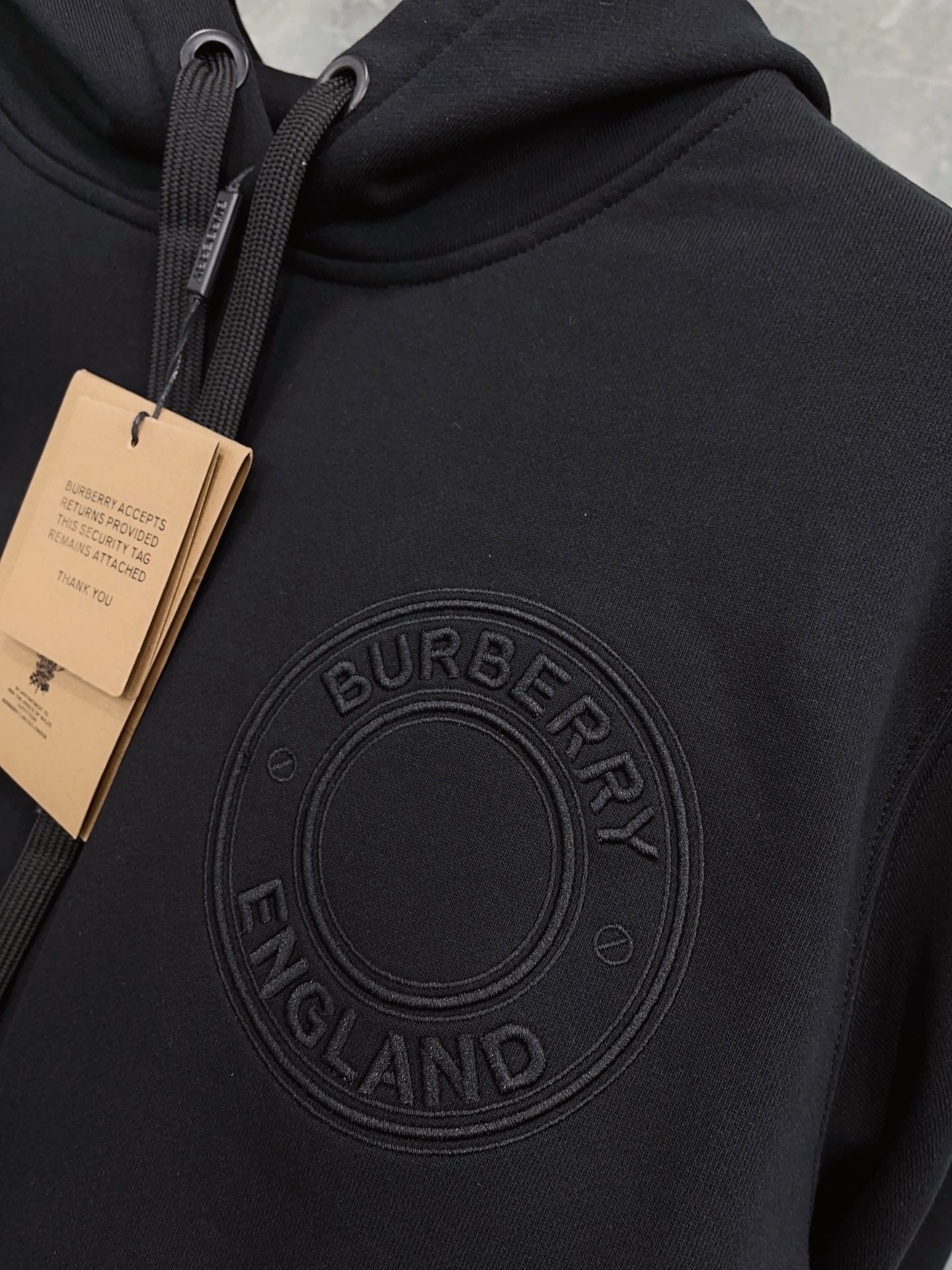 هودي أسود ورمادي