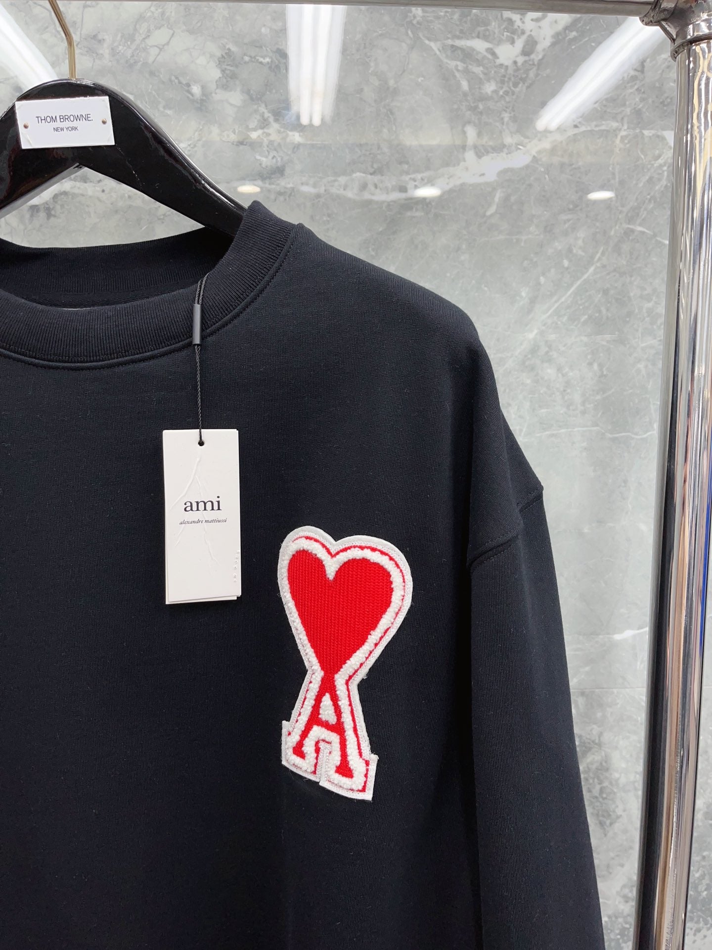 Jersey negro, gris y blanco