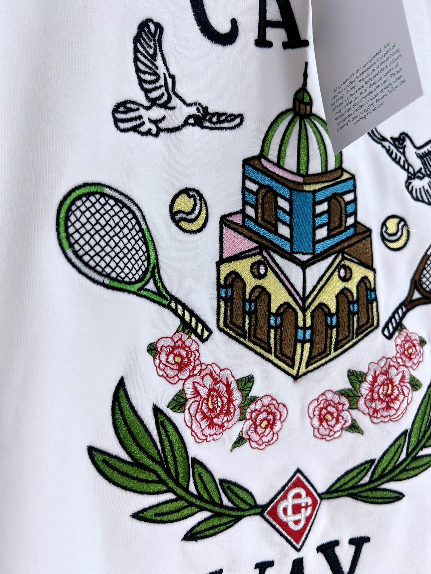 weißes und graues Sweatshirt
