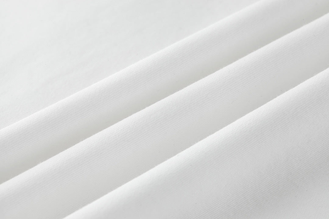 تي شيرت أبيض وأسود