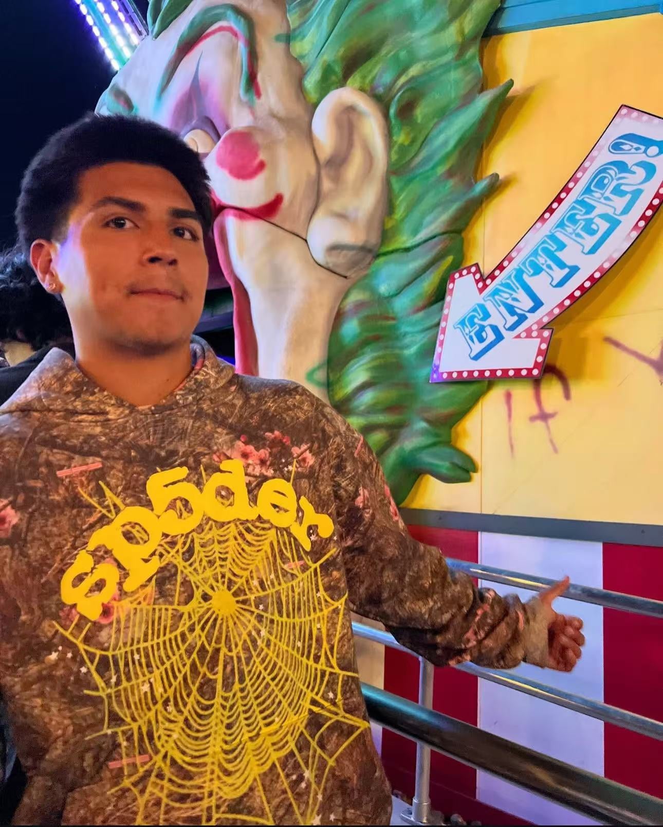 هودي متعدد الألوان