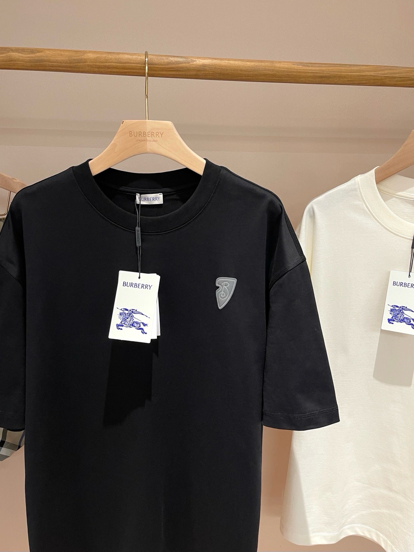 Schwarzes T-Shirt