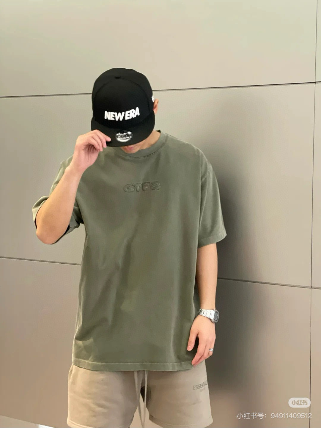 Black and Green T-Shirt - Size XL - FashionHype.xyz