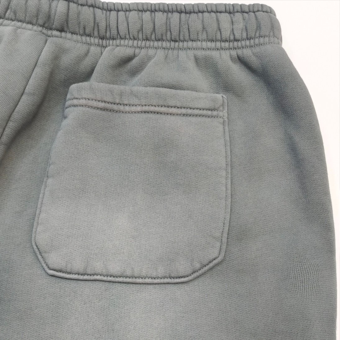 Pantalón gris oscuro