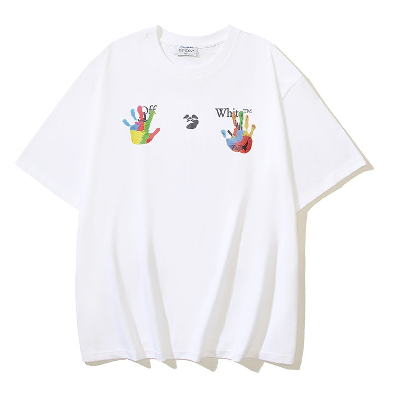 Weißes und schwarzes T-Shirt
