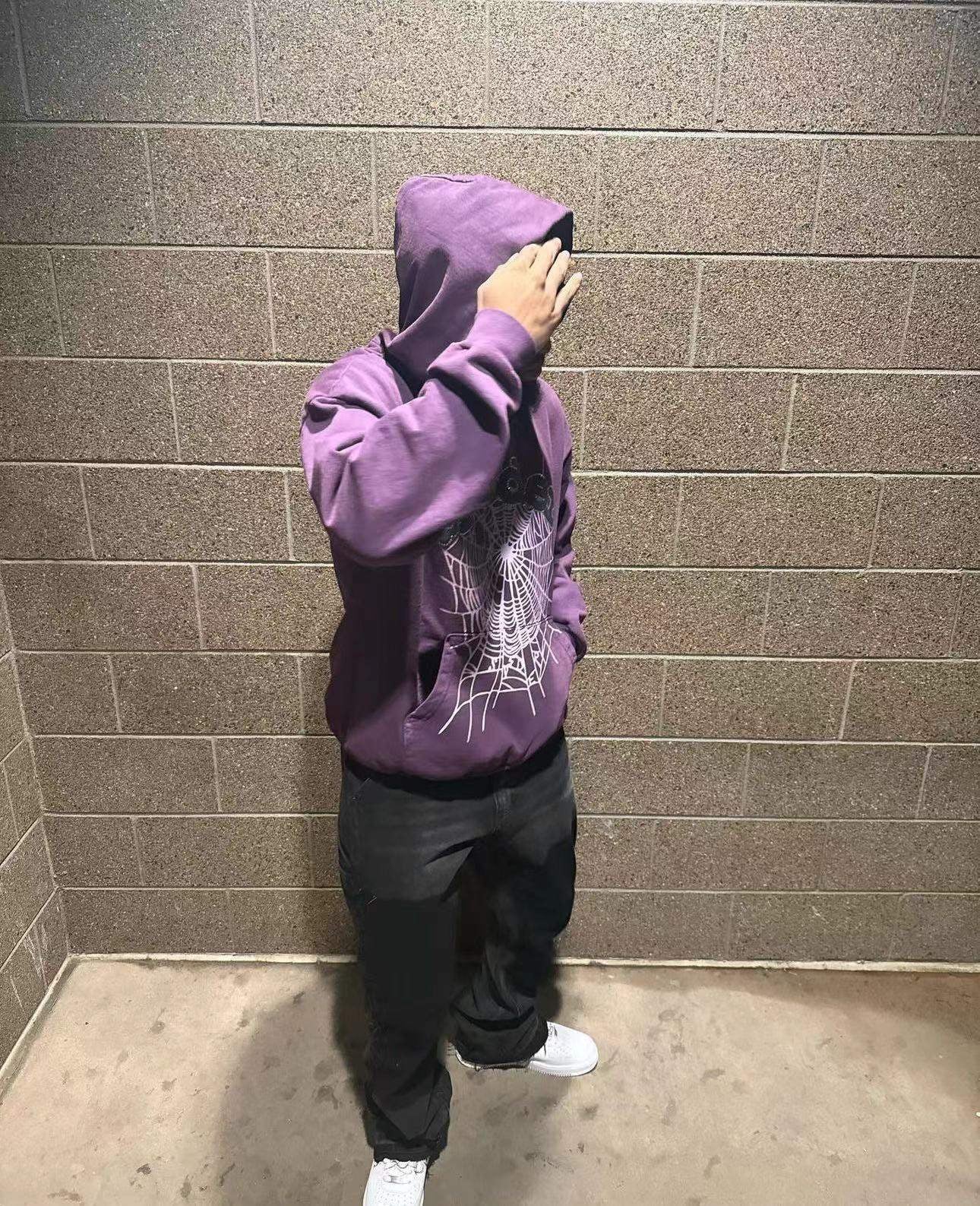 Lila Kapuzenpullover