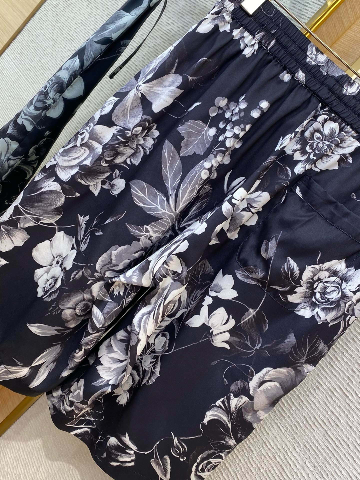 Multi-Colors T-Shirt With Short